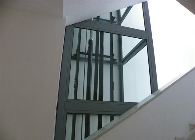 Estrutura de elevador Primelift entre pisos